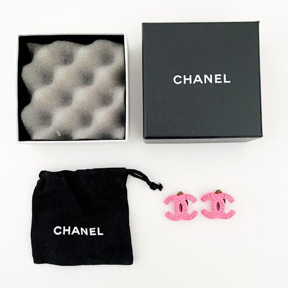 CHANEL Neon Pink Logo CC Earrings Clip Vintage 2005 Y2K - Picture 3 of 15